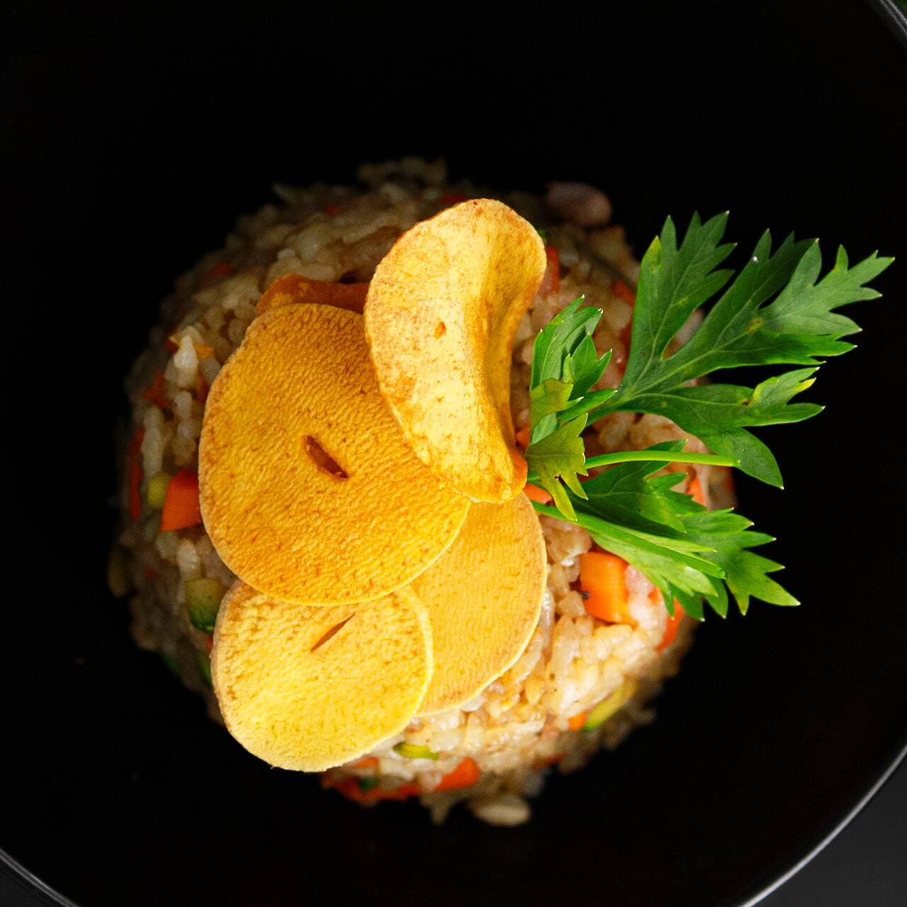 YAKIMESHI HOJUELAS DE AJO FRITO