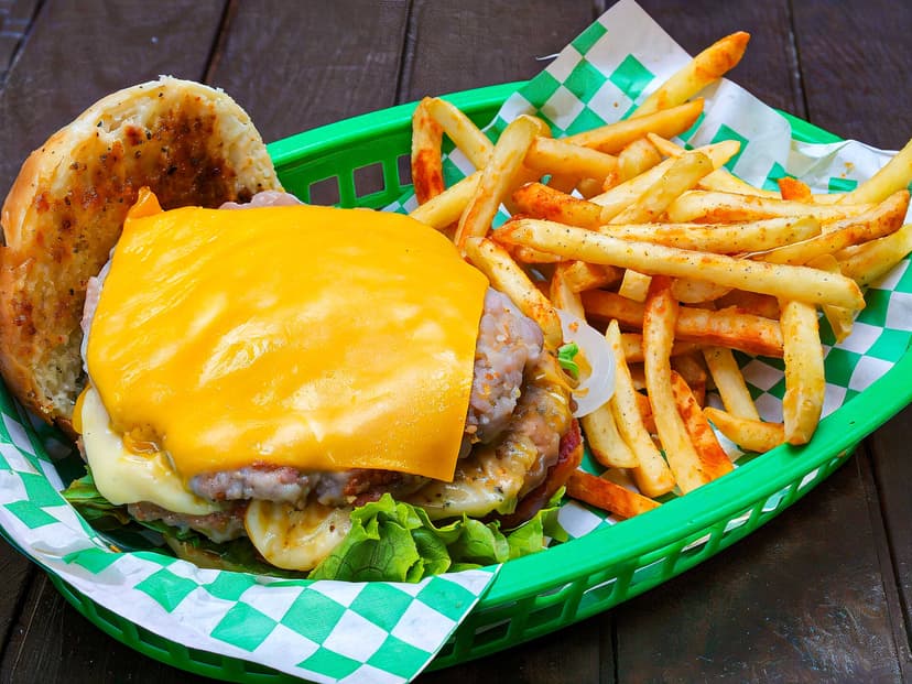CHAVA'S BURGER & WINGS