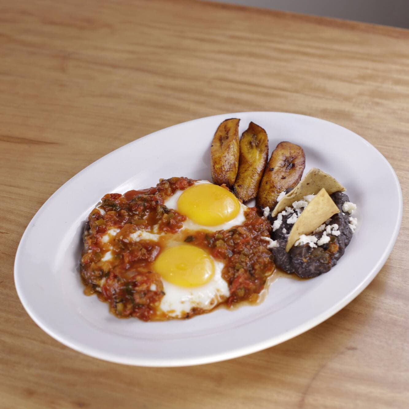 Huevos Estrellado en Salsa Criolla