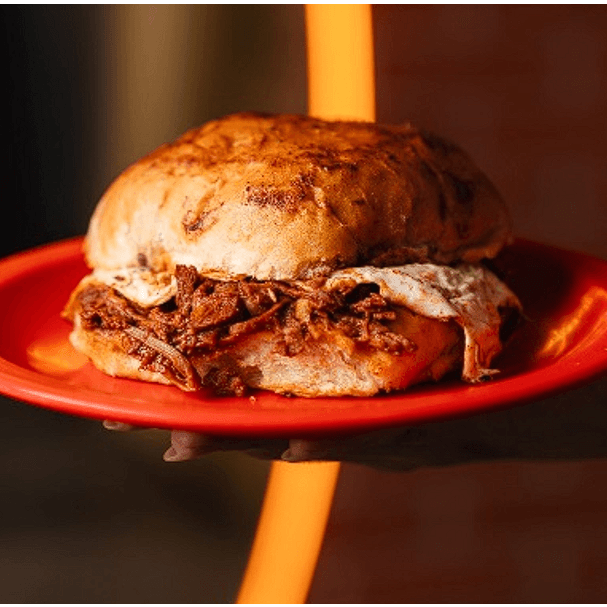 Pambazo de Birria con Queso