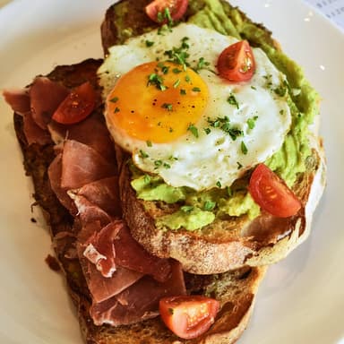 Avocado Toast con Huevo