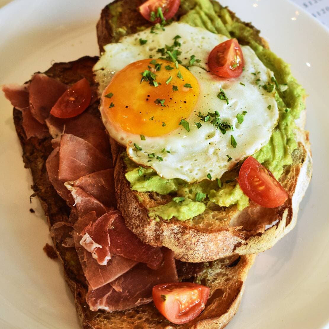 Avocado Toast con Huevo