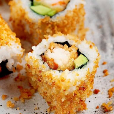 ALMUERZO/CENA: Kyoto Roll + Entrada + Bebida