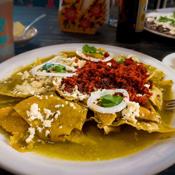Chilaquiles con Huevos con Chorizo Verdes