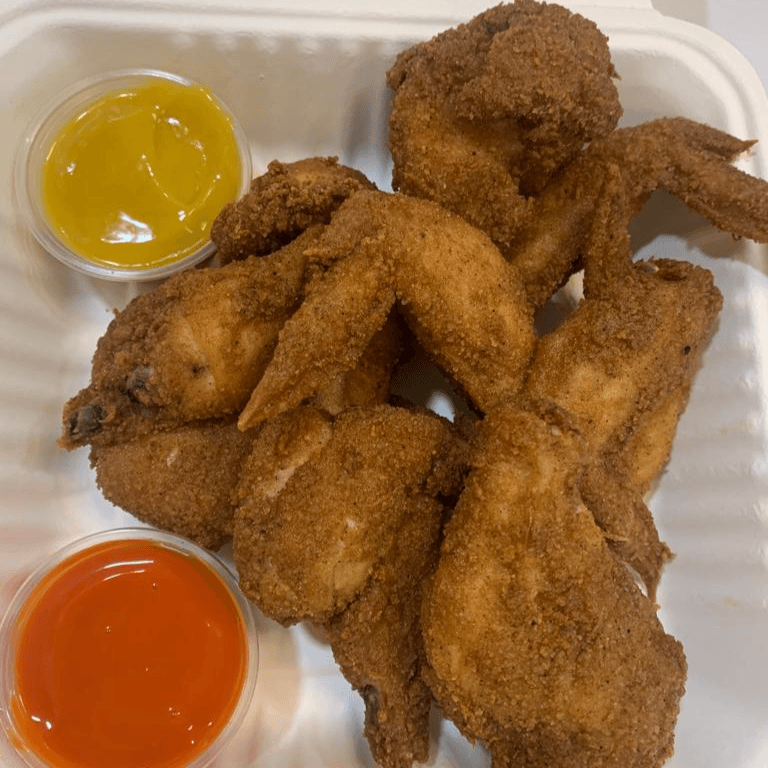 10 Alitas con 2 salsas a escoger