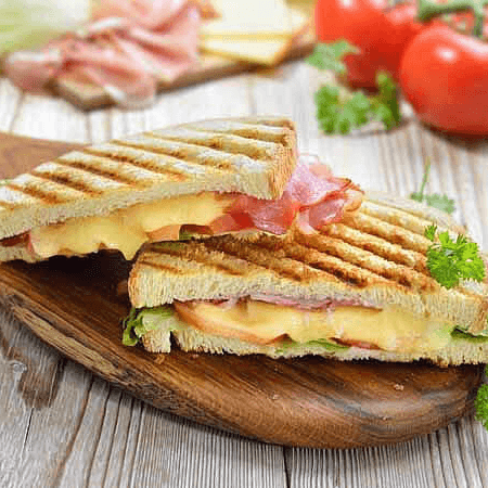 Emparedado de Jamon y Queso Panela