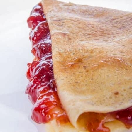 Crepa de Mermelada de Fresa y Latte Caliente