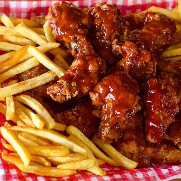 7 Piezas de Alitas +PAPAS + REFRESCO