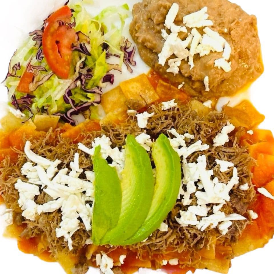 Chilaquiles con Deshebrada al Natural