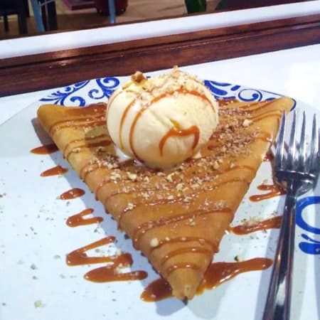Crepa de Cajeta, Nuez y Helado de Vainilla