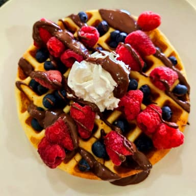 Wafles con Frutos Rojos