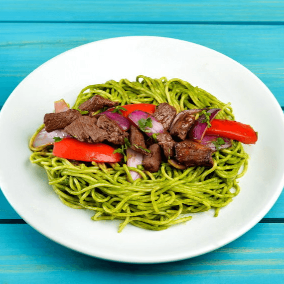 Tallarines Verdes con Lomo Saltado