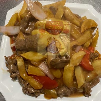 Lomo Saltado de Carne con Tallarín