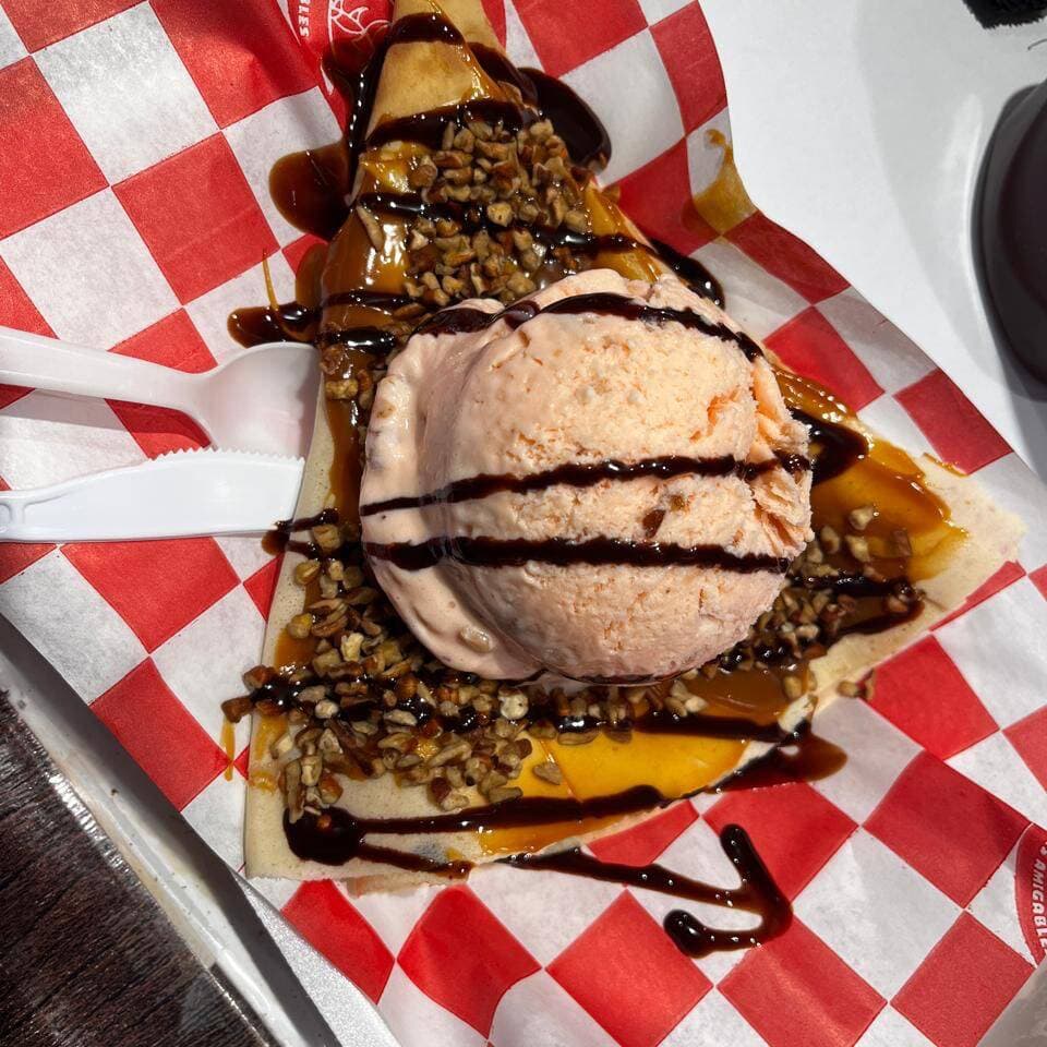 Crepa de Cajeta, Nuez y Helado