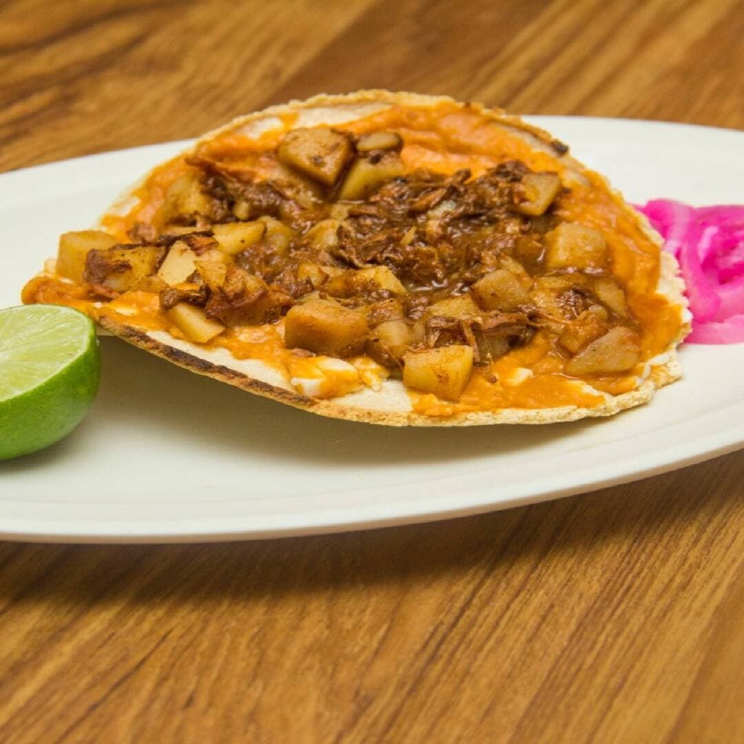 Tostada con Guisado