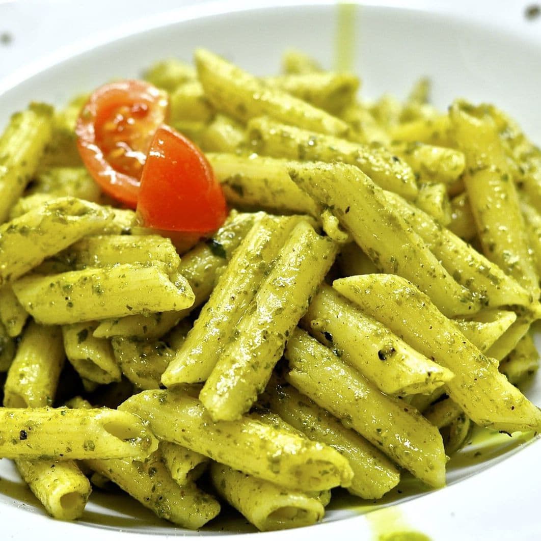 Penne con salsa pesto genovese