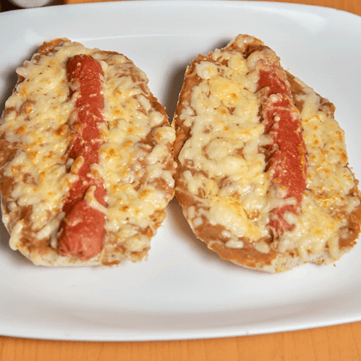 Molletes con Salchicha