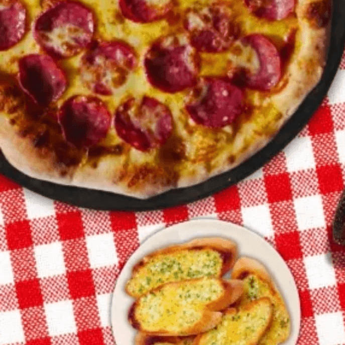 1 PIZZA FAMILIAR (8PORCIONES) + 3 PAN AL AJO