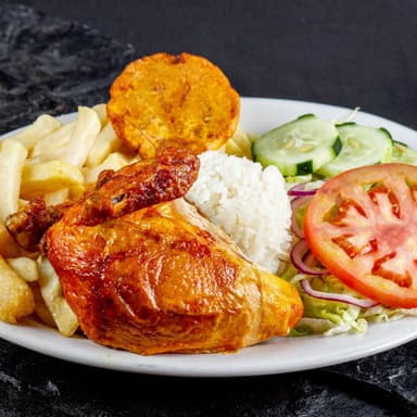 Bandeja con pollo asado