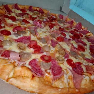 Pizza Personal Pollo con Tocineta