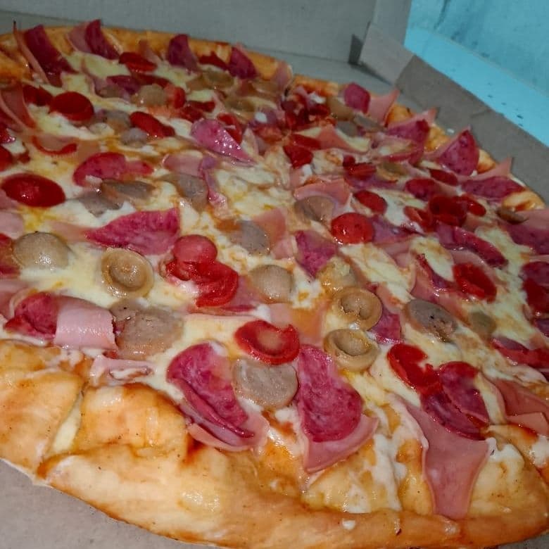 Pizza Personal Pollo con Tocineta
