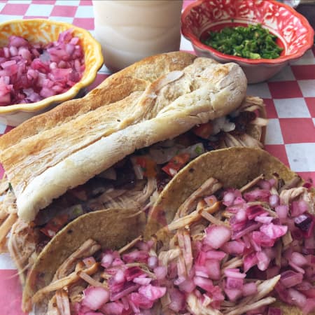 1 Torta de Lechón y 2 Tacos de Cochinita