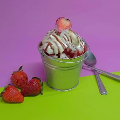 Fresas con Crema, Chocolate y Lechera