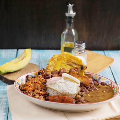 Combo: Bandeja Paisa+Bebida
