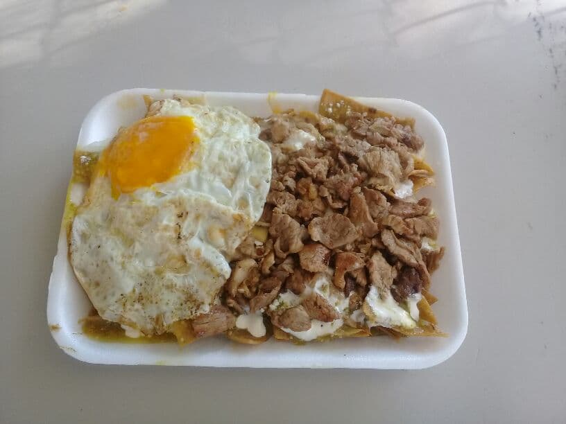 Chilaquiles de Bistec con Huevo
