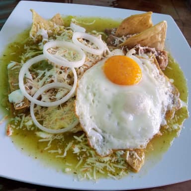 CHILAQUILES CON HUEVO * ESPECIAL