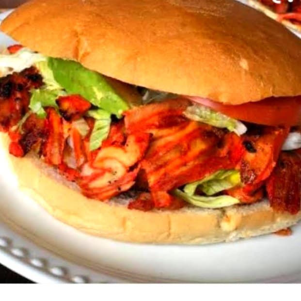 Tortas   con trompo ( carne al pastor)
