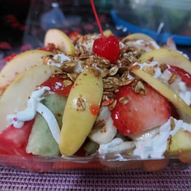 COCKTEL DE FRUTA CON CHANTILLI