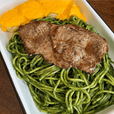 Tallarines Verdes con papa a la huancaína