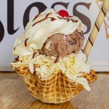 Conchita DOS BOLAS+QUESO+CHANTILLY