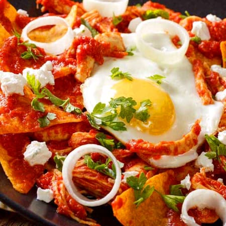 Chilaquiles Rojos + Licuado