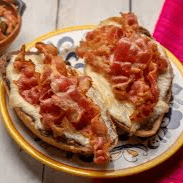 Combo molletes y bebida