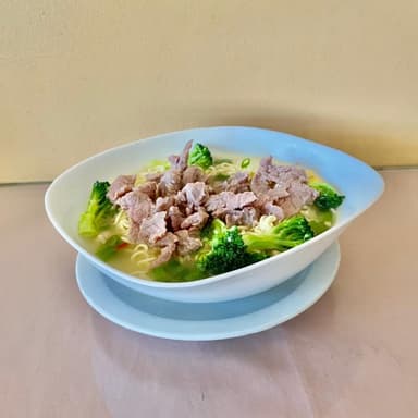 Sopa de fideos con carne