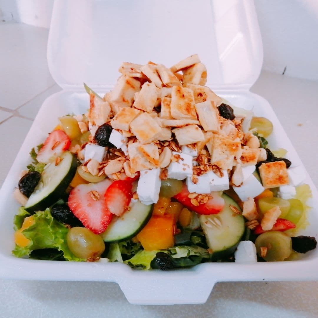 Ensalada Mix Frutal con Pollo