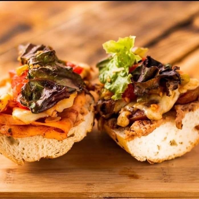 Molletes de Jamón y Queso
