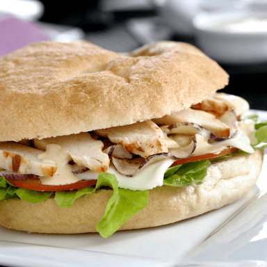 Pac Torta de Pollo + Agua de sabor