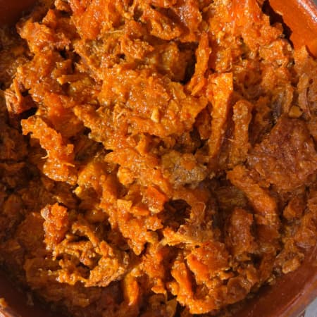 Chicharrón en Salsa Tortilla de Maiz