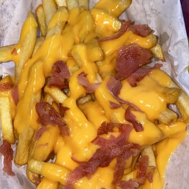 Papas con Queso y Tocino