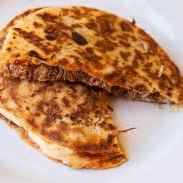 Quesadilla con carne con chile
