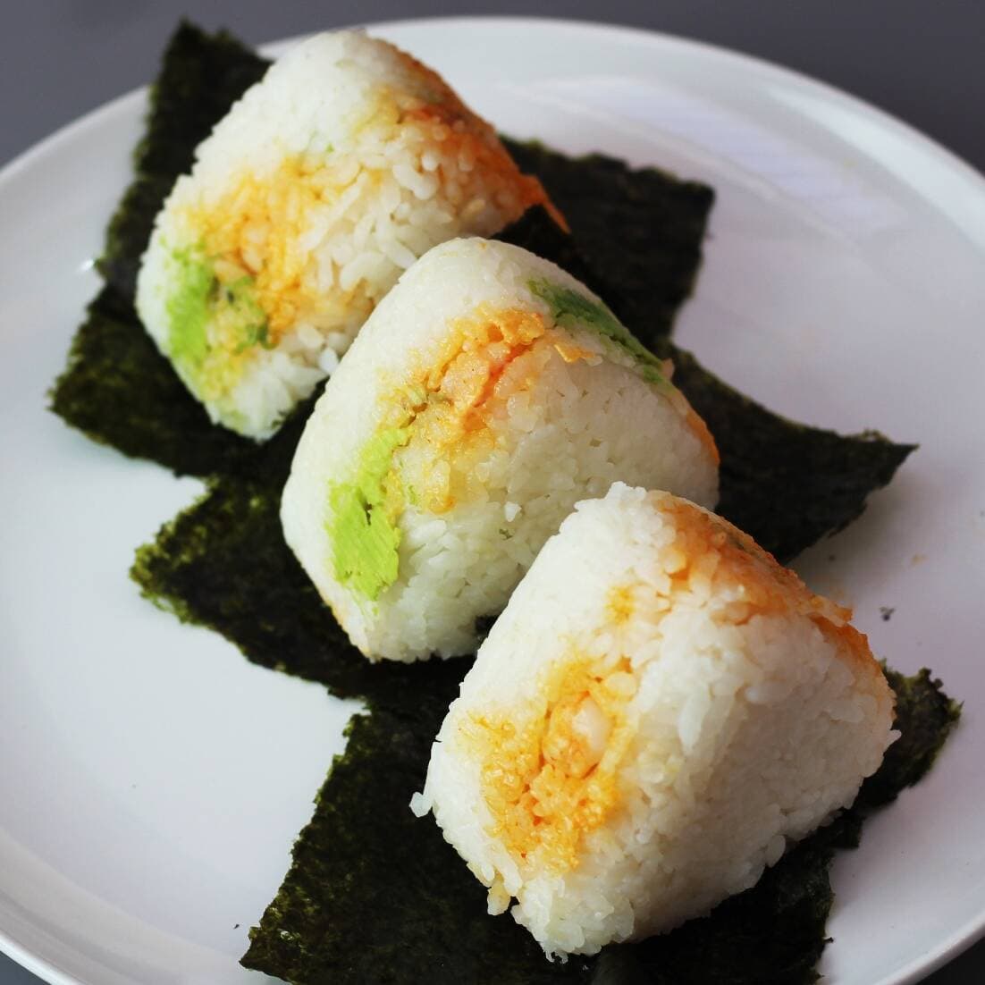 3 Onigiris de Camarón Spicy
