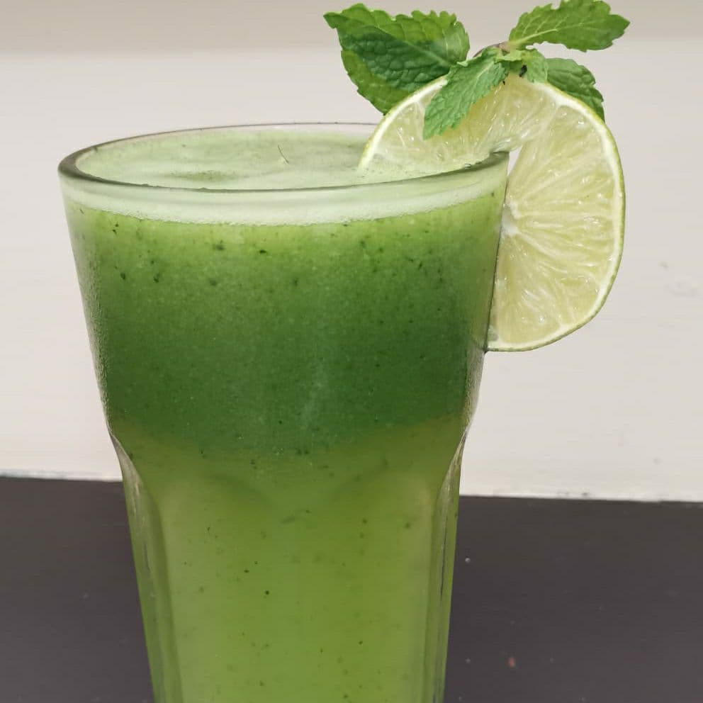 Agua de Pepino con Limón