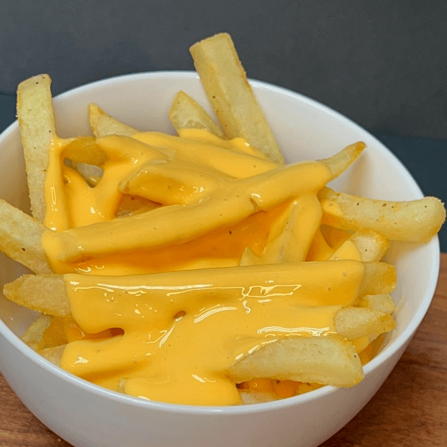 Papas Francesas con Queso Amarillo