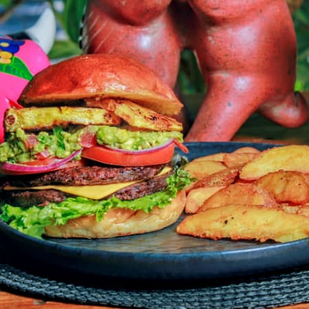 Combo Hamburguesa Hawaiana + Agua del Dia + Papas