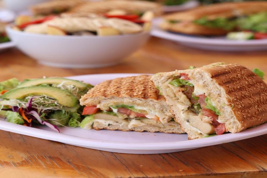 BAGUETTE DE POLLO A LA PLANCHA