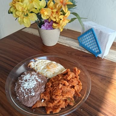 ORDEN DE CHICHARRON CON HUEVO