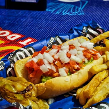 HOTDOG SENCILLO + PAPAS + REFRESCO